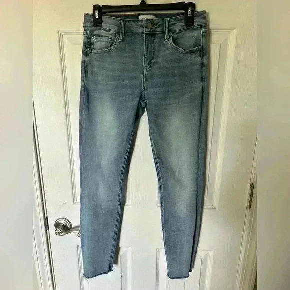 pistola Denim - Pistola Skinny Jeans light wash, open hem. Size 27. Lightly distressed.